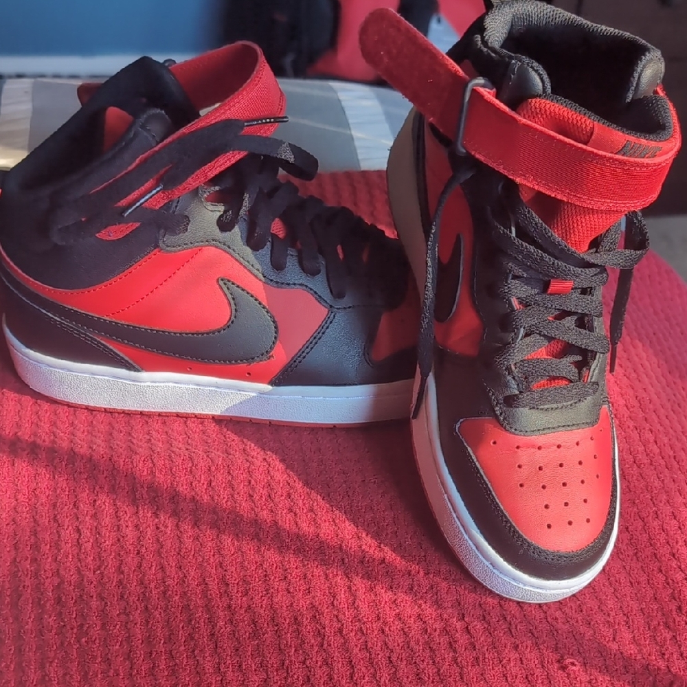 Youth High-Top Sneakers - Black and Red